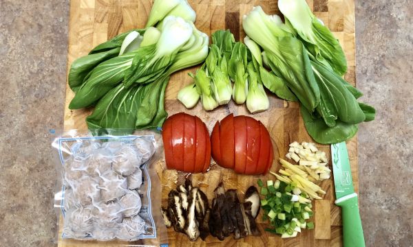 美味多汁的牛肉丸汤面