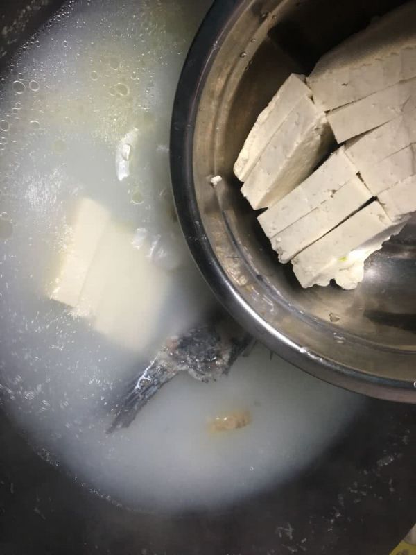 鲫鱼豆腐汤#优思明3·14 狗年第一波撒狗粮攻略#