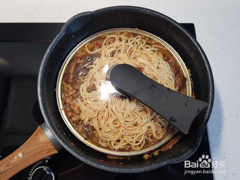 茄子肉末焖面怎么做
