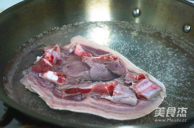 金针菜炖五花肉