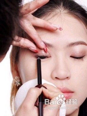 白领丽人如何化淡妆最得体