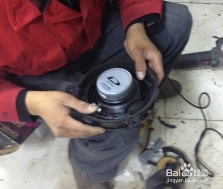 来给自己的车上更换一下新的音响试试效果