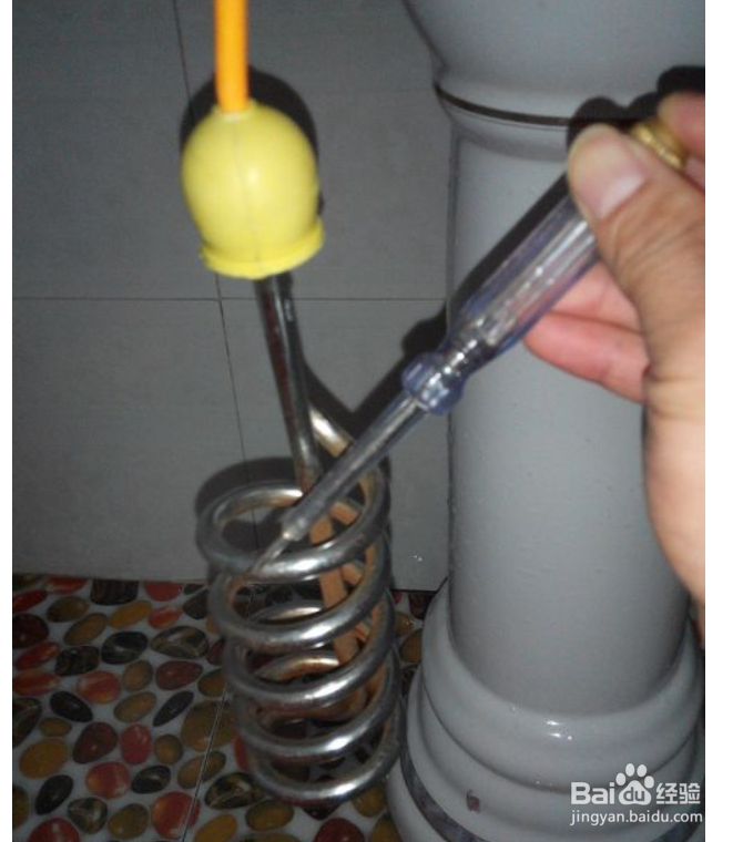 热得快怎么放水里图示