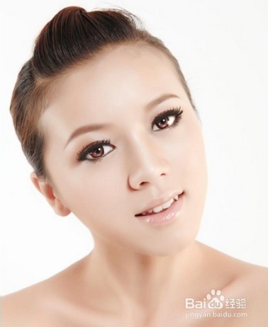 小清新诱惑眼线 红唇妆画出妩媚来