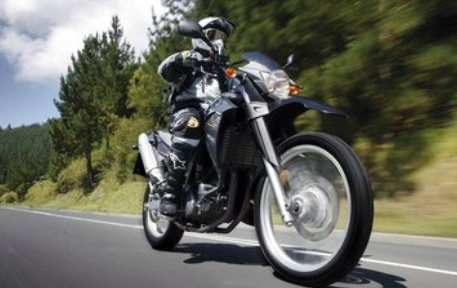 摩托车行驶中加不上油一顿一顿的，是怎么回事