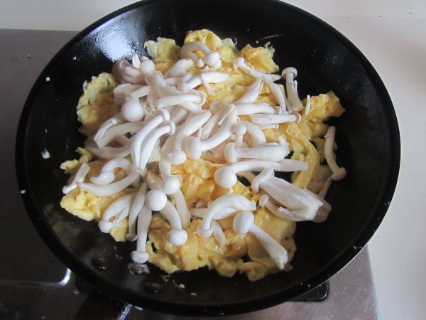 白玉菇鸡蛋豆腐羹