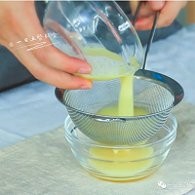 三文鱼蔬菜汁浇蛋羹