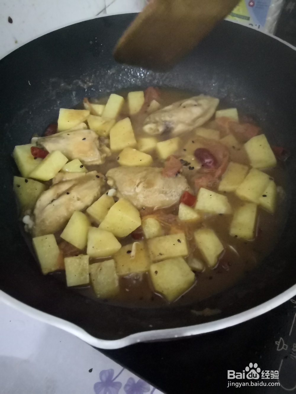 如何制作黑胡椒土豆鸡翅