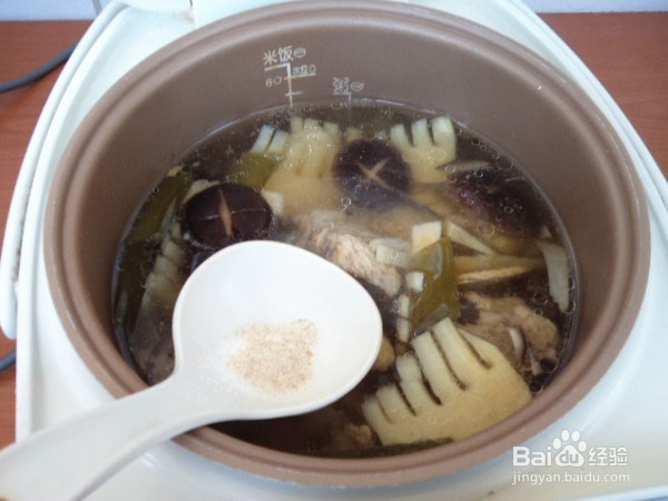 如何制作春笋排骨汤