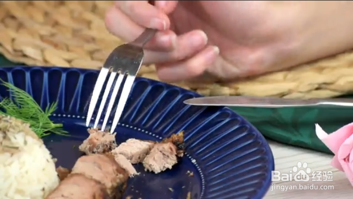 如何使用刀叉