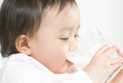 孩子怎样喝水比较好？