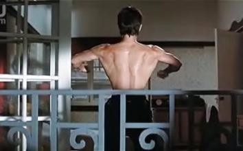 李小龙背阔肌锻炼方法