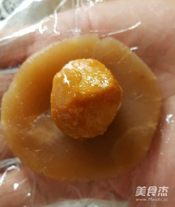 广式蛋黄莲蓉月饼