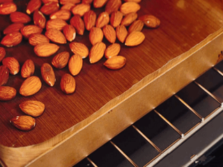 双色坚果牛轧糖怎么做？