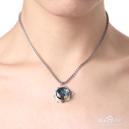 怎样把项链挂在脖子上