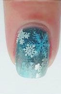 蓝色雪花美甲教程