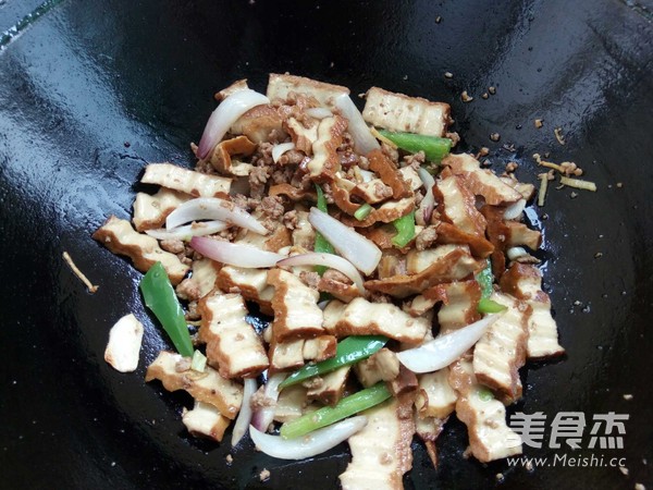 肉沫炒豆干的做法