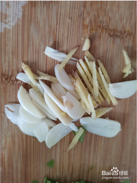 杏鲍菇炒香芹的做法