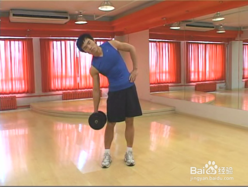 哑铃健身之怎么练出八块腹肌