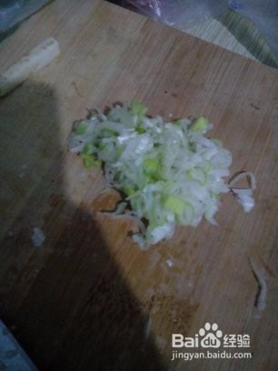 如何制作香炸土豆丝丸子?
