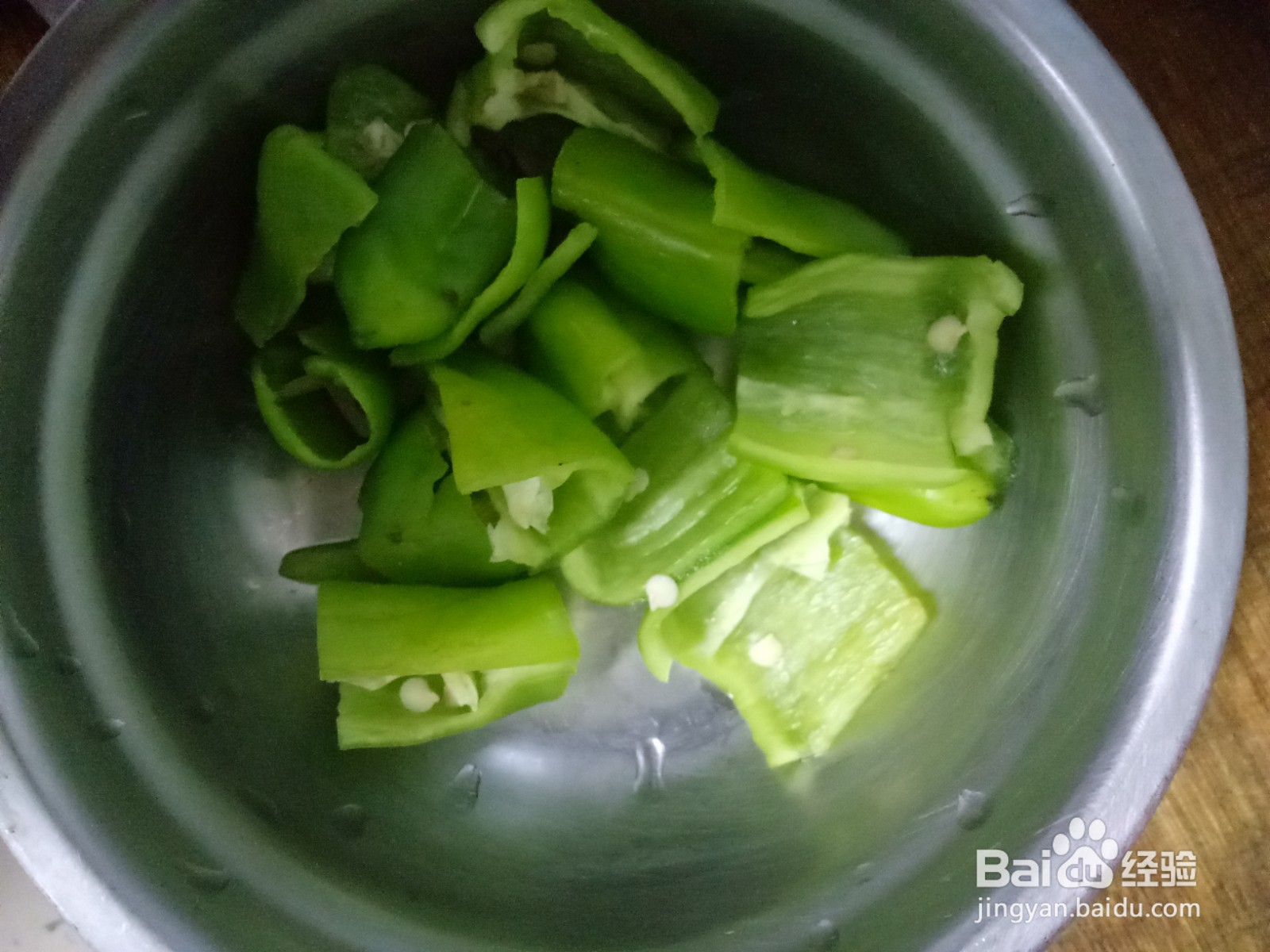 家常青椒炒鸭血
