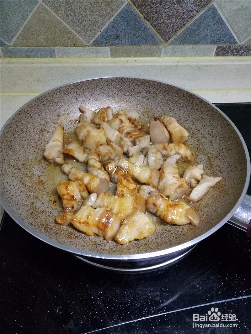 五花肉炖粉条——五花肉粉条一起炖，香惨了！