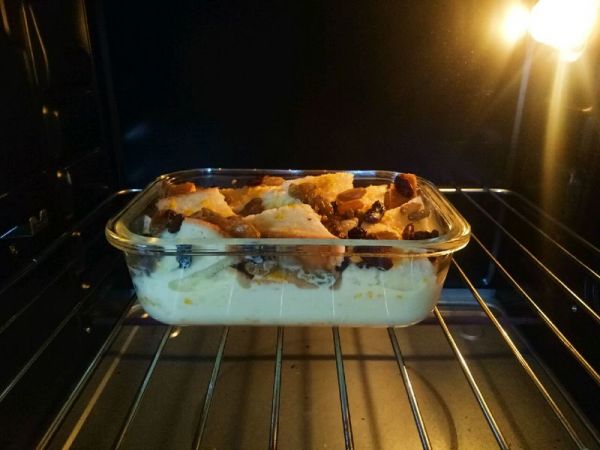 橙香葡萄干面包布丁