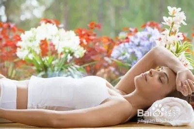 一条热毛巾作用竟然这么大,治落枕、防耳聋……