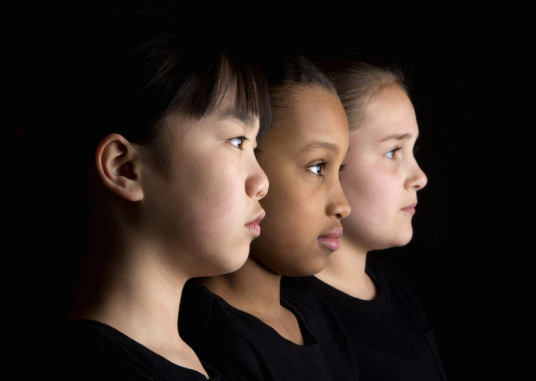 自然肤色和偏黄肤色区别