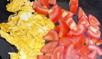 西红柿火腿鸡蛋焖面