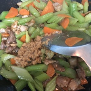 炒肉的时候怎么腌肉