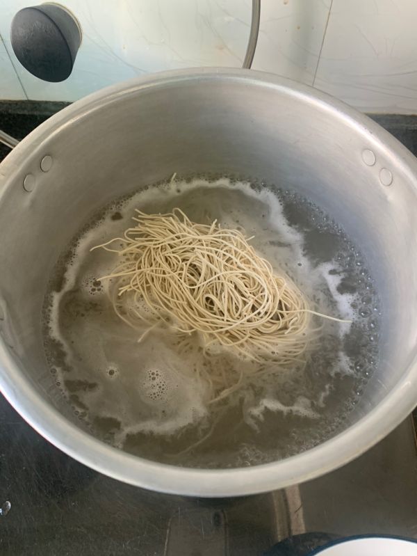 香其酱鸡蛋干拌面