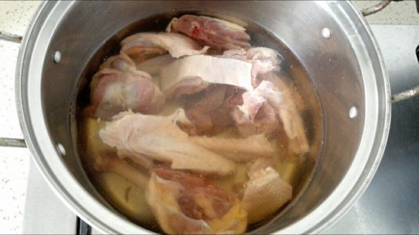 砂锅炖酸萝卜老鸭汤