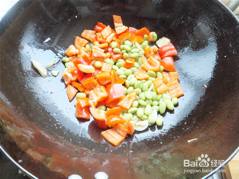 营养丰富——红椒毛豆炒肉做法