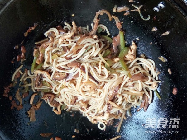 酱香肉丝炒米粉