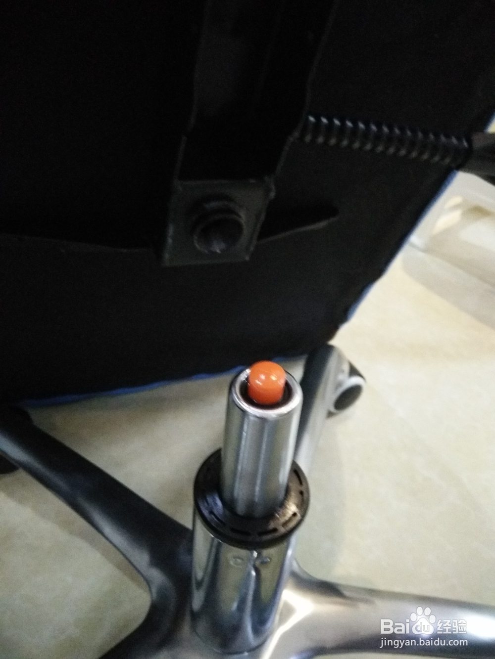 如何安装便携式电脑椅子