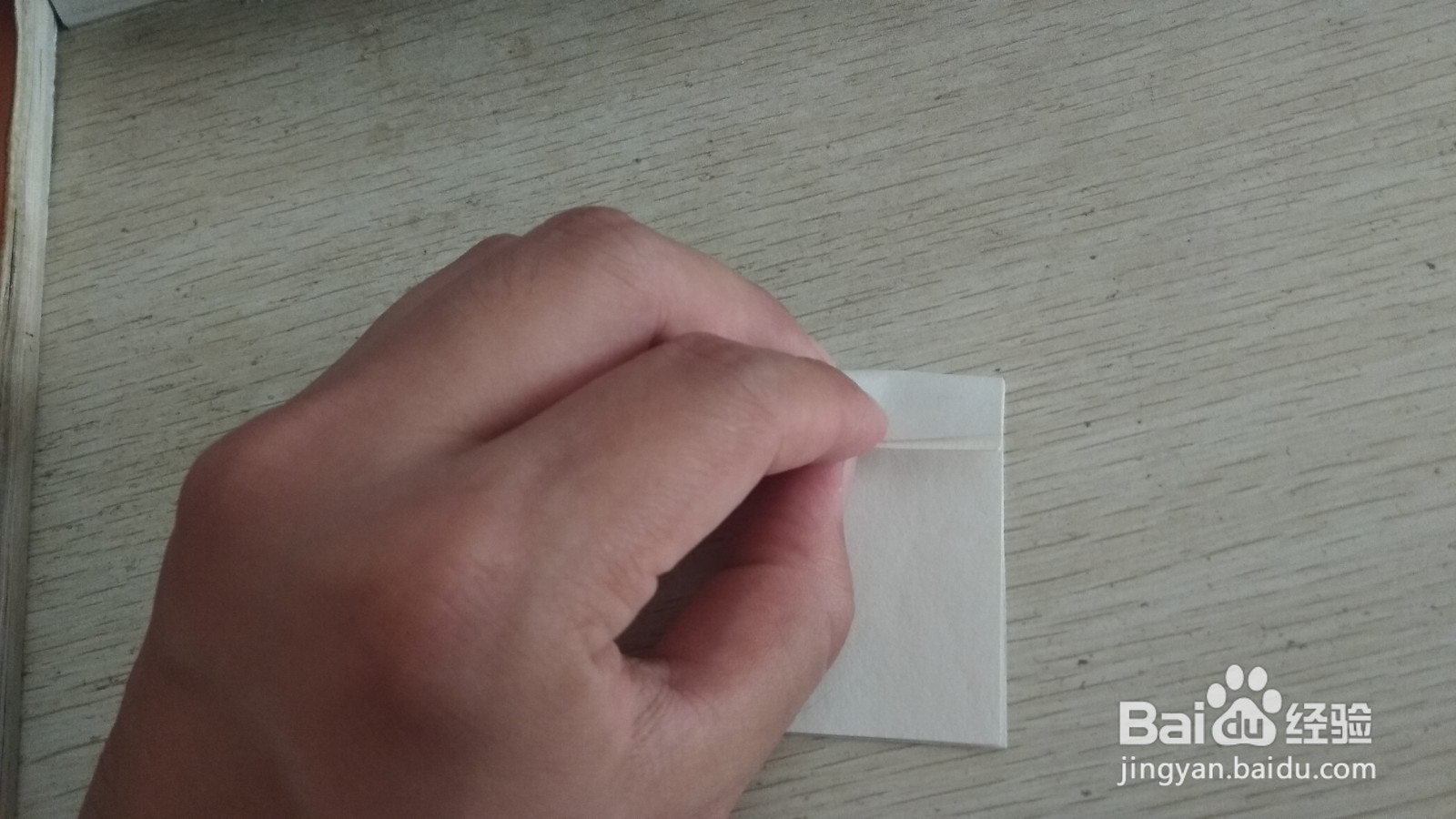 如何用一块正方形素描画纸做梯形的简易钢笔支架