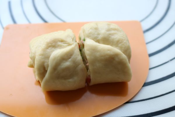 香肠沙拉玫瑰花面包