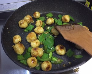 焦熘鱼丸的做法