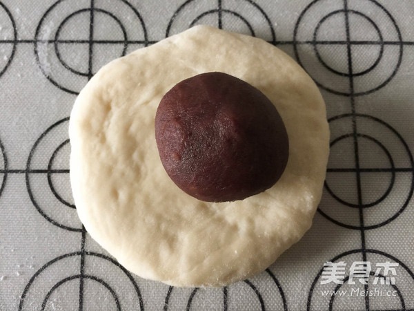 中种椰丝豆沙面包