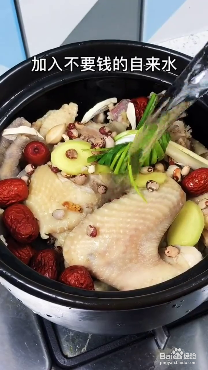 如何制作营养鲜美的砂锅母鸡汤？