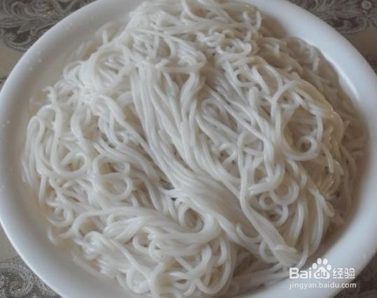 酸辣米线的制作方法