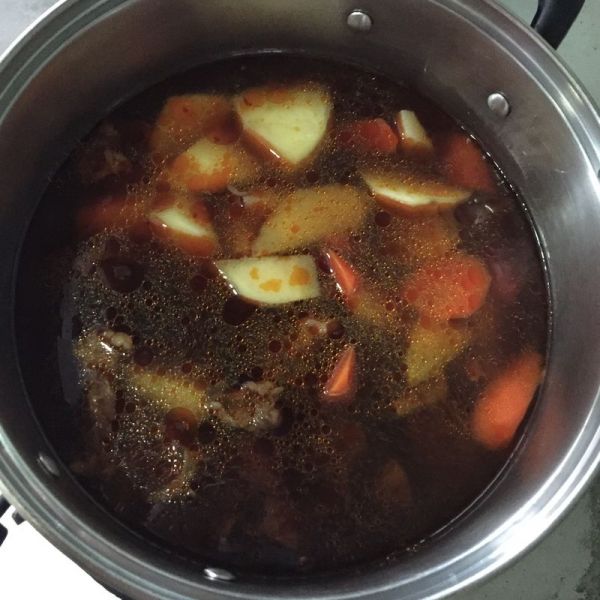 番茄胡萝卜土豆炖牛肉