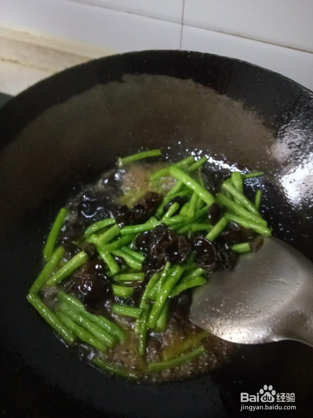 豆角木耳炒火腿肠