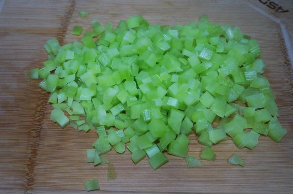 鸡蛋干笋丁拌面条