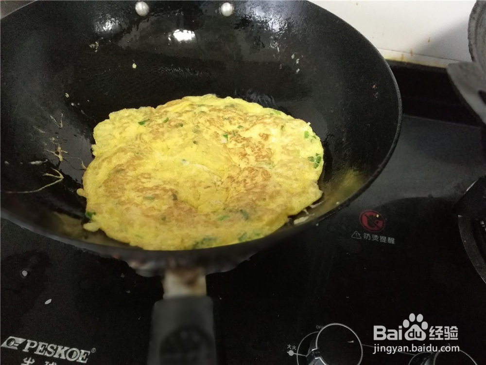 鸡蛋饼盖浇西红柿