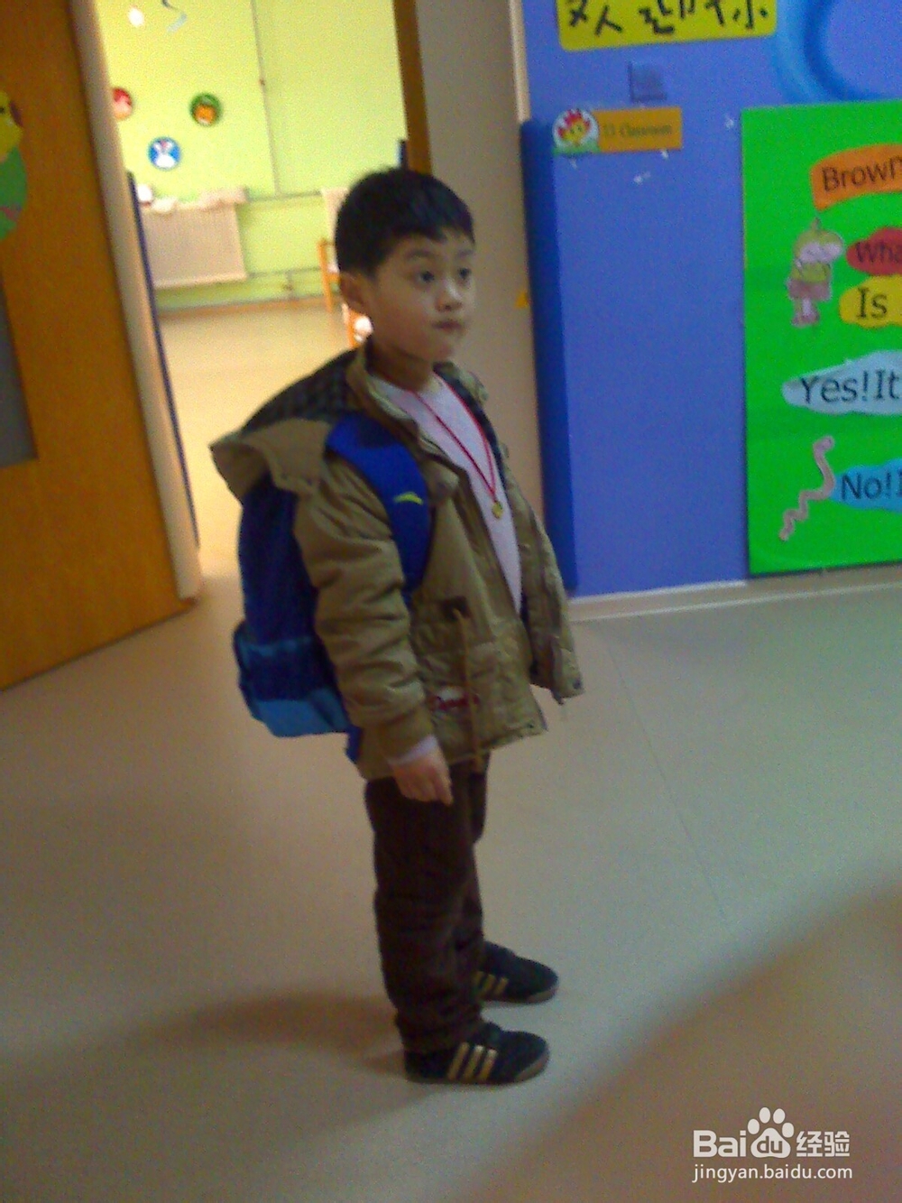 幼儿园的孩子要养成自理的习惯--穿鞋子