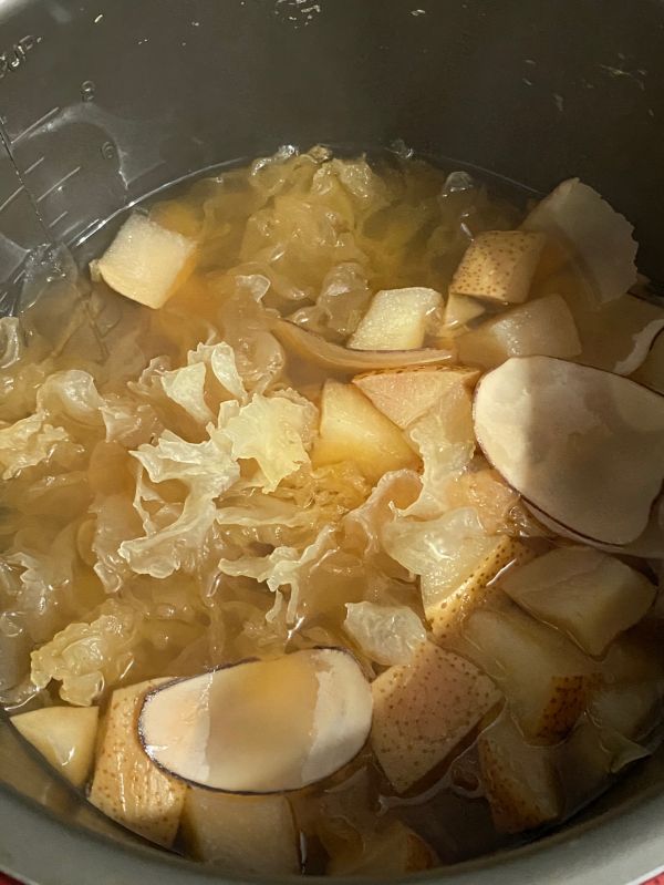 海底椰雪梨银耳桂圆汤