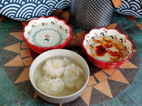 桃胶雪燕银耳羹