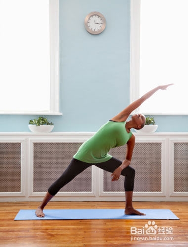 8个瑜伽动作 塑形美体延缓衰老